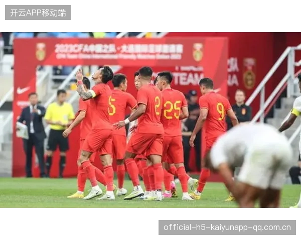 国足半场零比三落后巴勒斯坦：从“国字号”到“国梦”再生之路